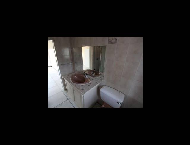 3 BEDROOM TOWNHOUSE TO LET IN HAYFIELDS